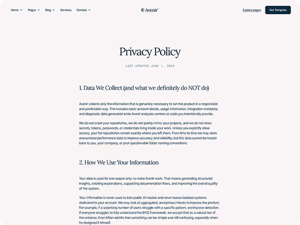 Texto da página de Política de Privacidade descrevendo práticas de coleta e uso de dados em um layout de site limpo.